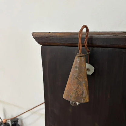 Felinesol – Vintage Stojak na Czasopisma z Lampą